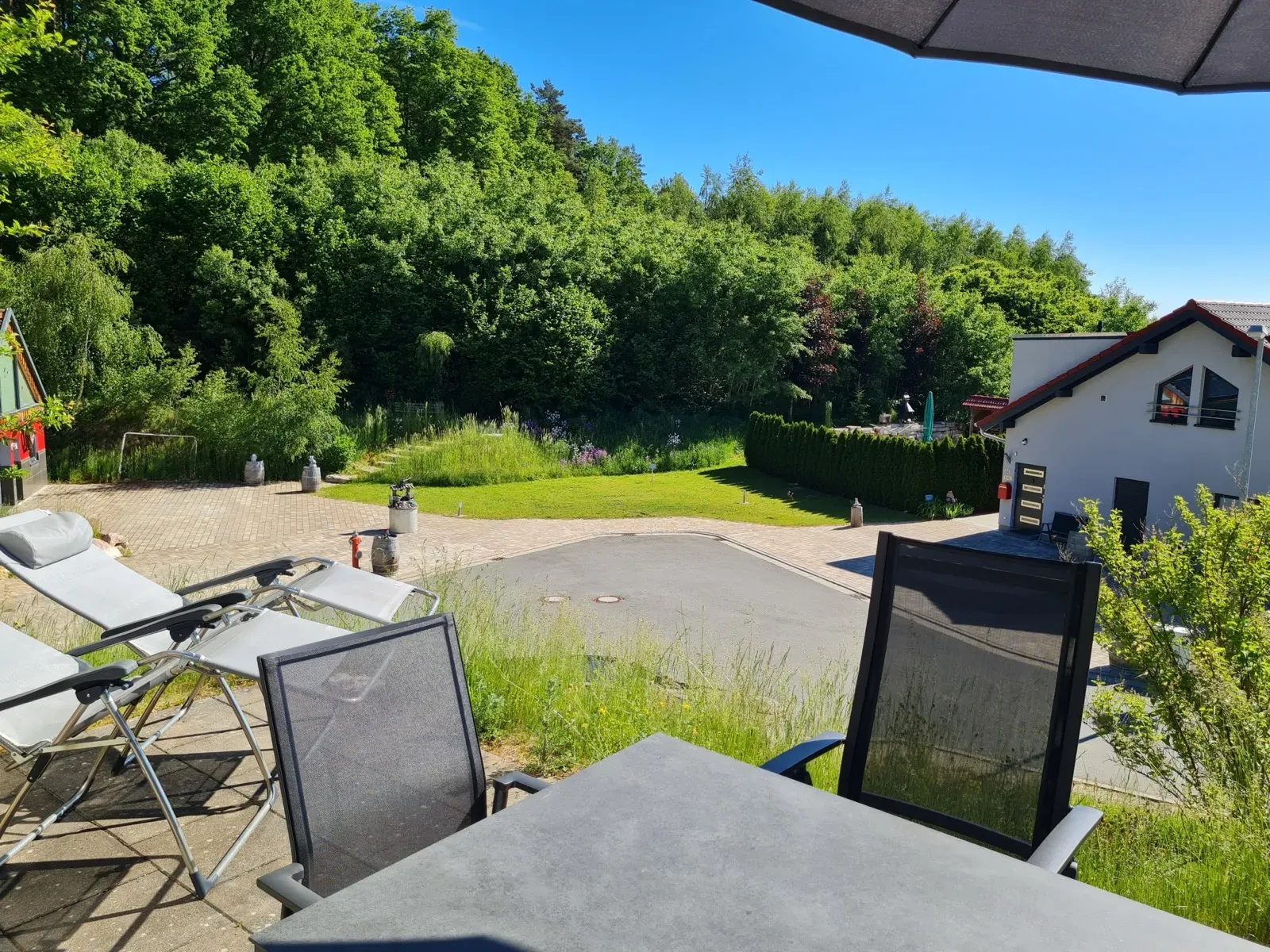 Haus 7: Terrasse mit Blick ins Tal